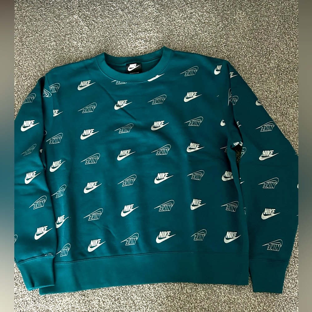 Brand New With Tags Nike Sweatshirt size M